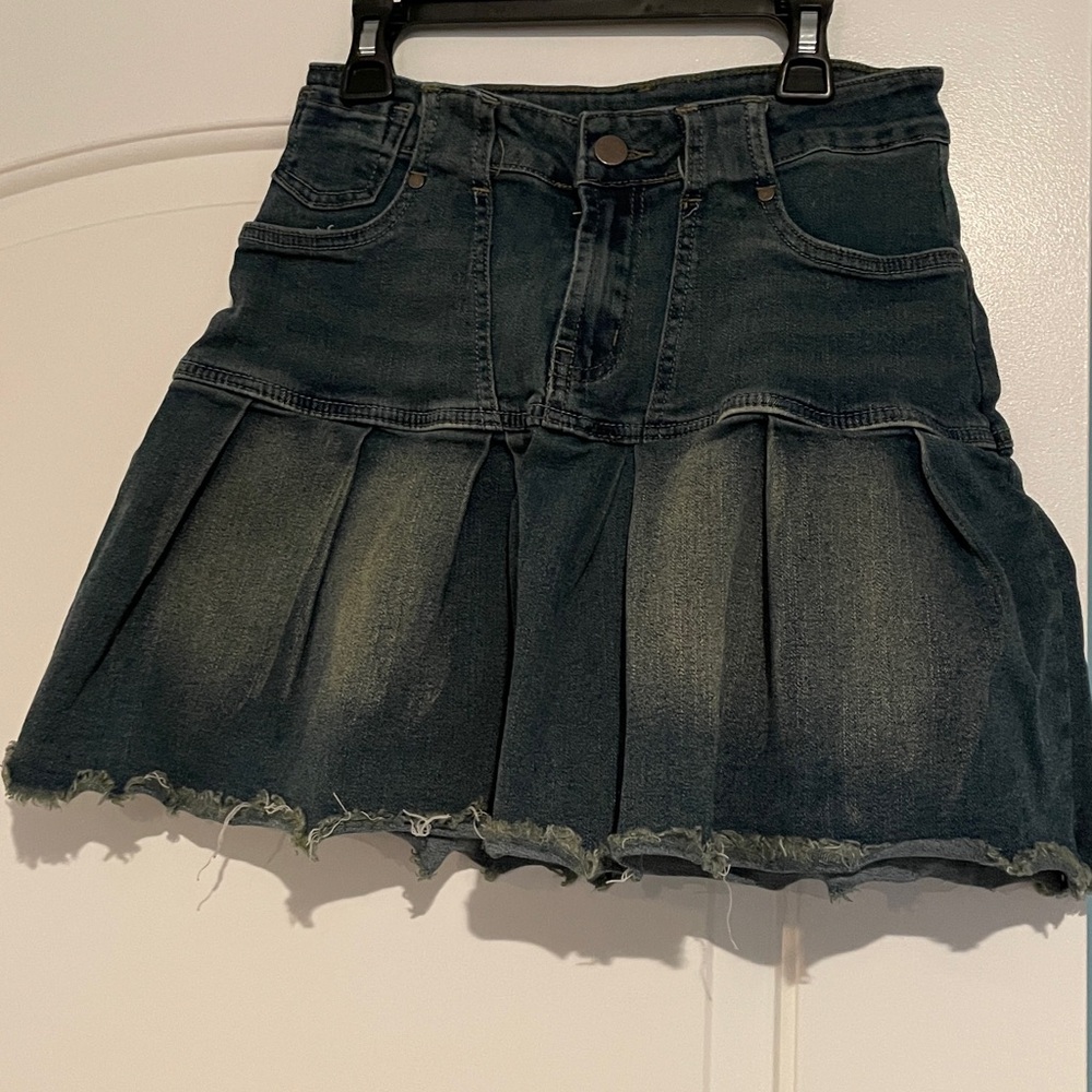 ROMWE Dark Blue Denim Pleated Mini Skirt Size: S
